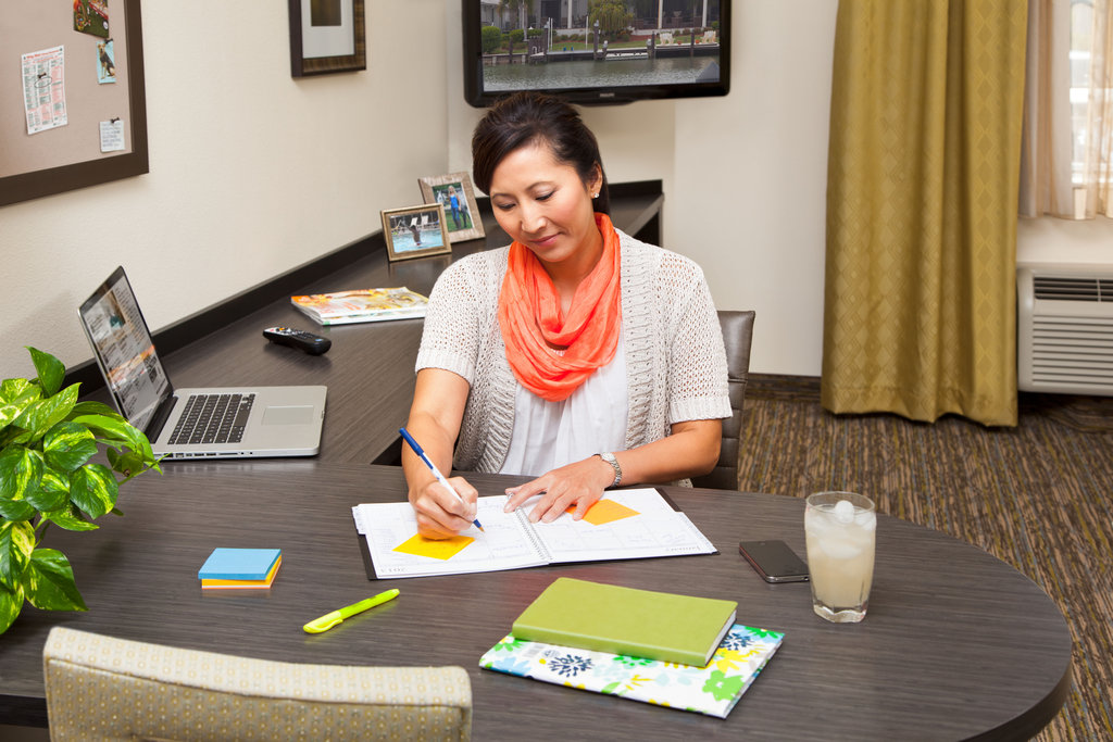 Sonesta Simply Suites Des Moines - Tap to explore photos