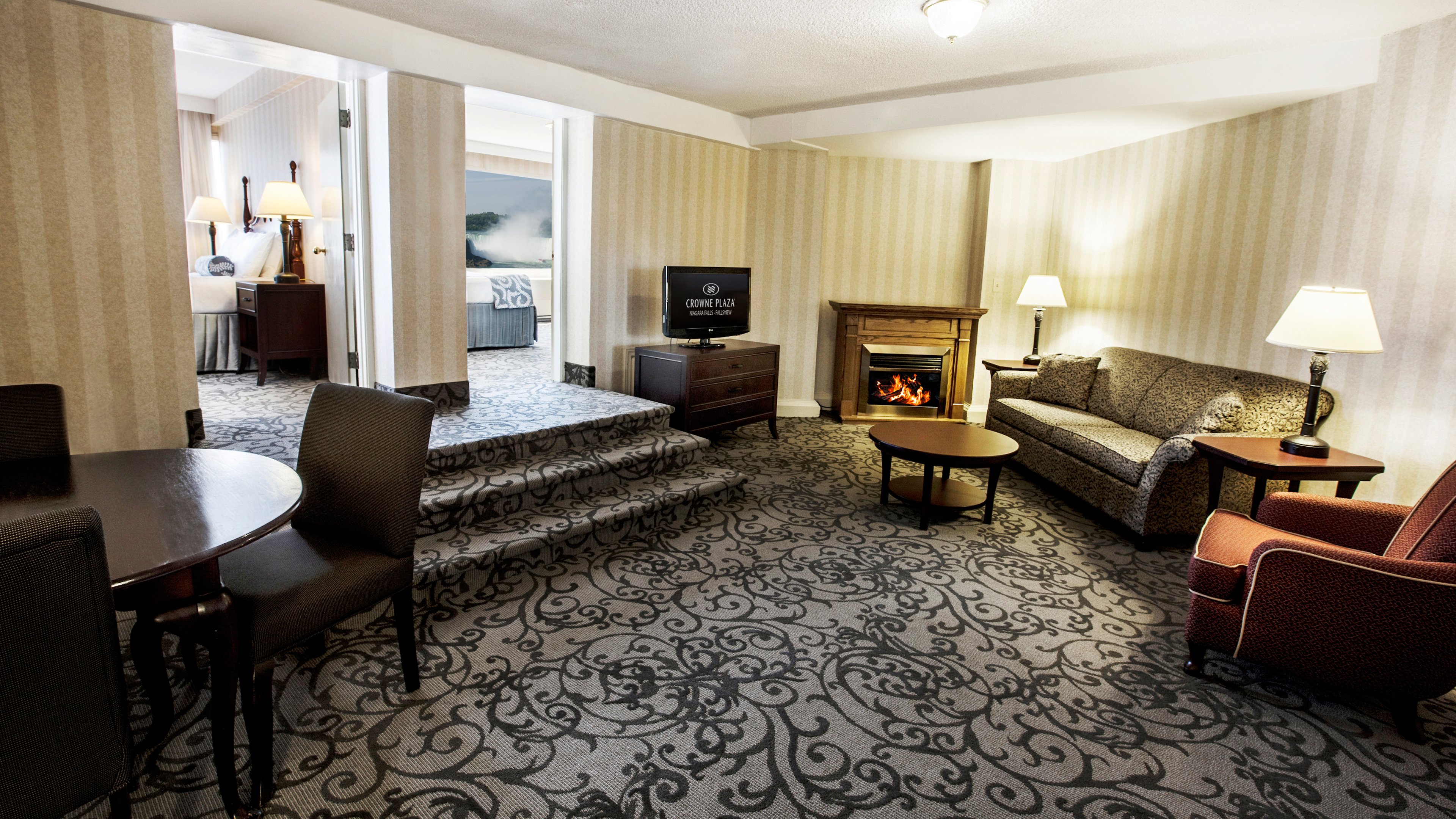 Crowne Plaza HotelNiagara Falls/Falls View, Niagara Falls Hotel Price, Address & Reviews