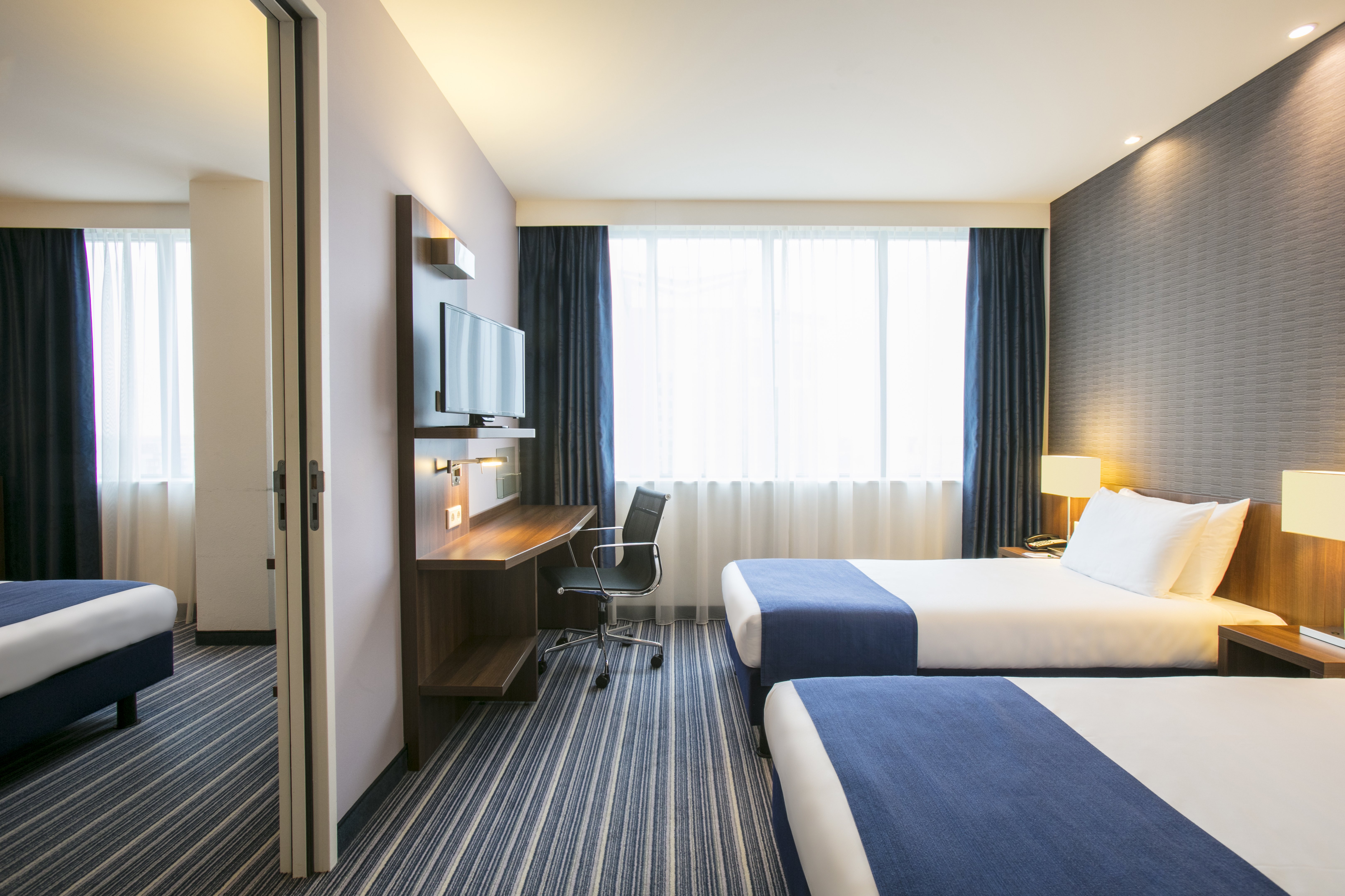 Holiday Inn Express Amsterdam - Schiphol | Haarlemmermeer Hotel BOOK with  ₹0 PAYMENT