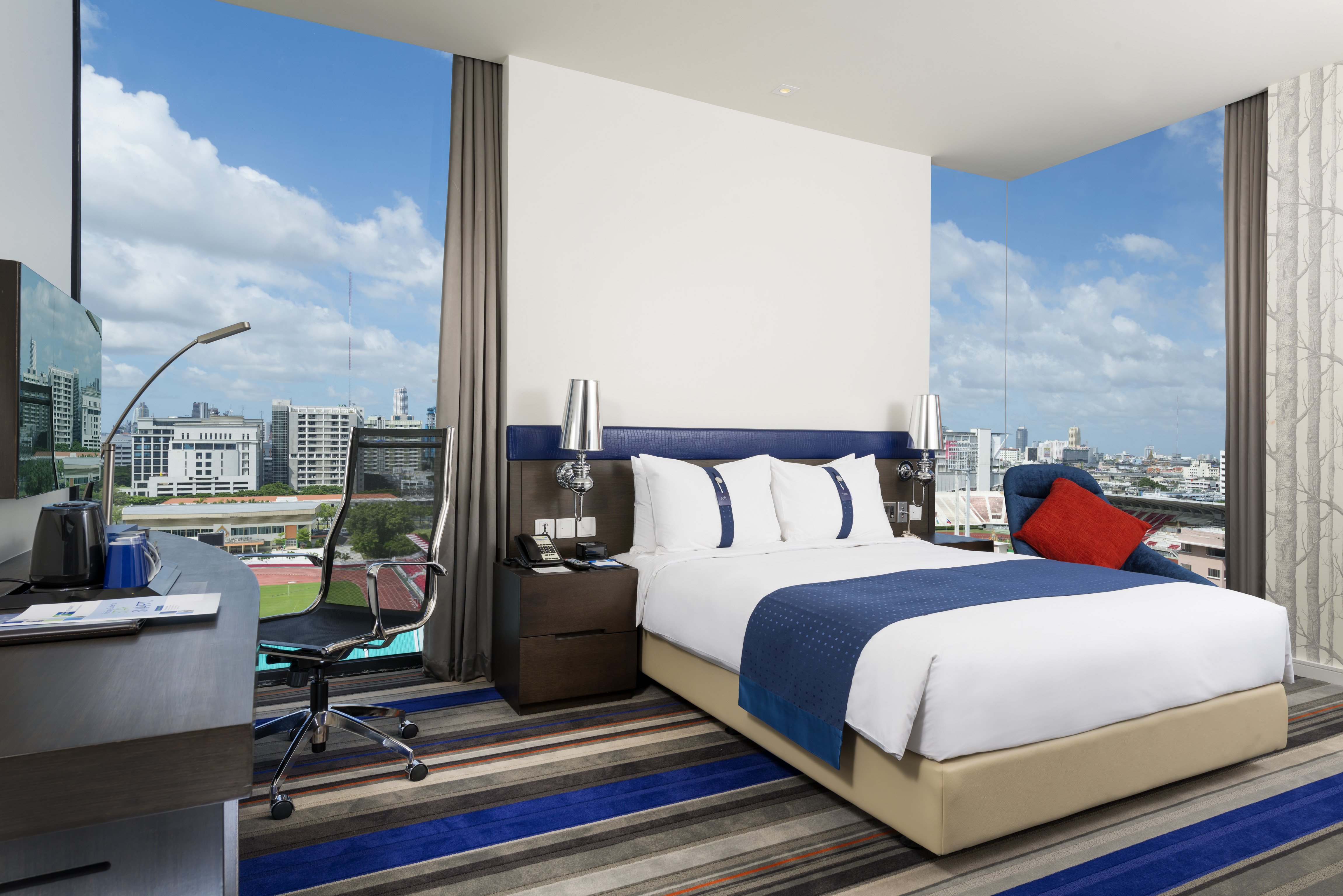 Holiday Inn Express Bangkok Siam Bangkok Start From Usd 62 Per Night Price Address Reviews