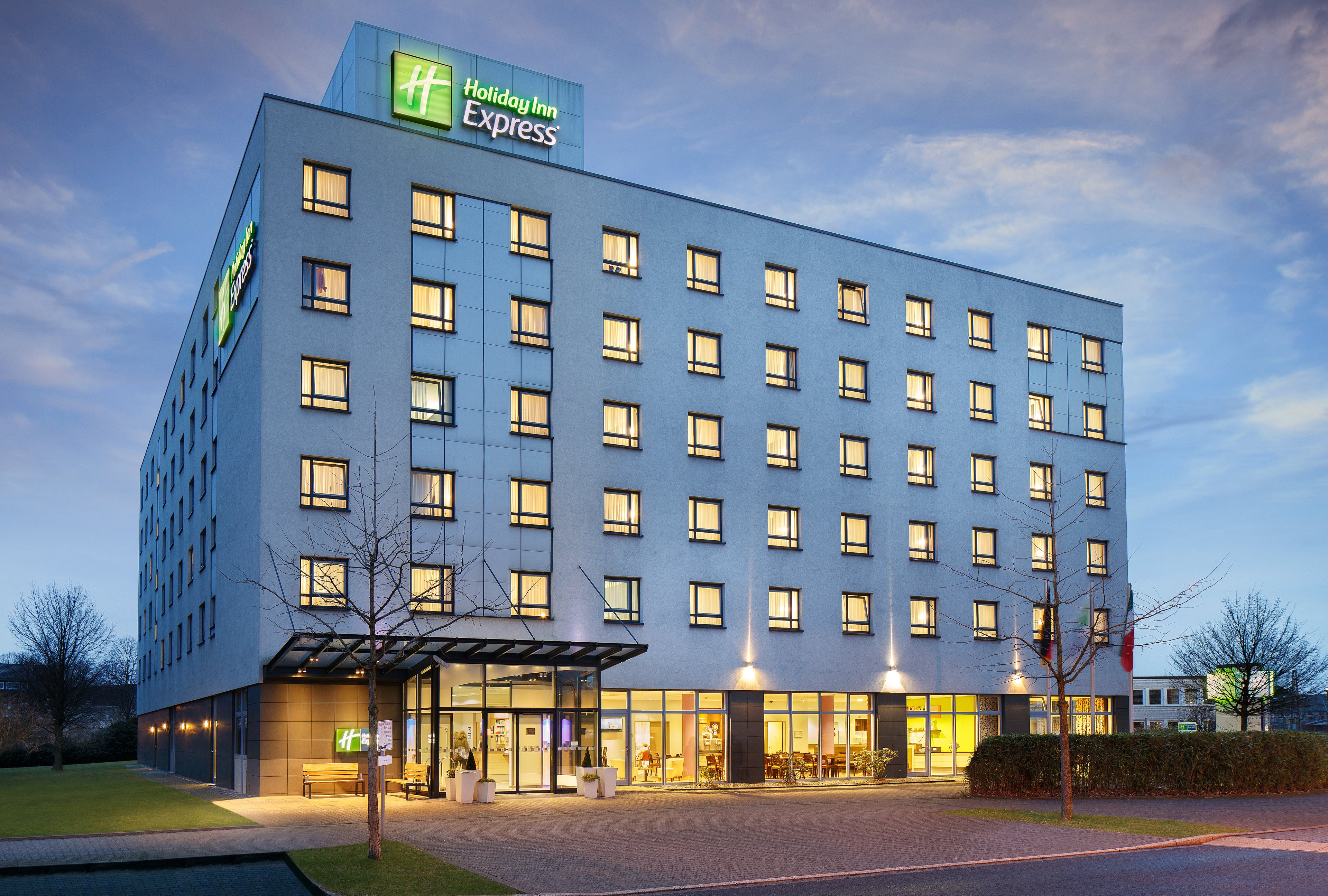 Holiday Inn Express DUSSELDORF - CITY | Dusseldorf Hotel BOOK with ₹0  PAYMENT