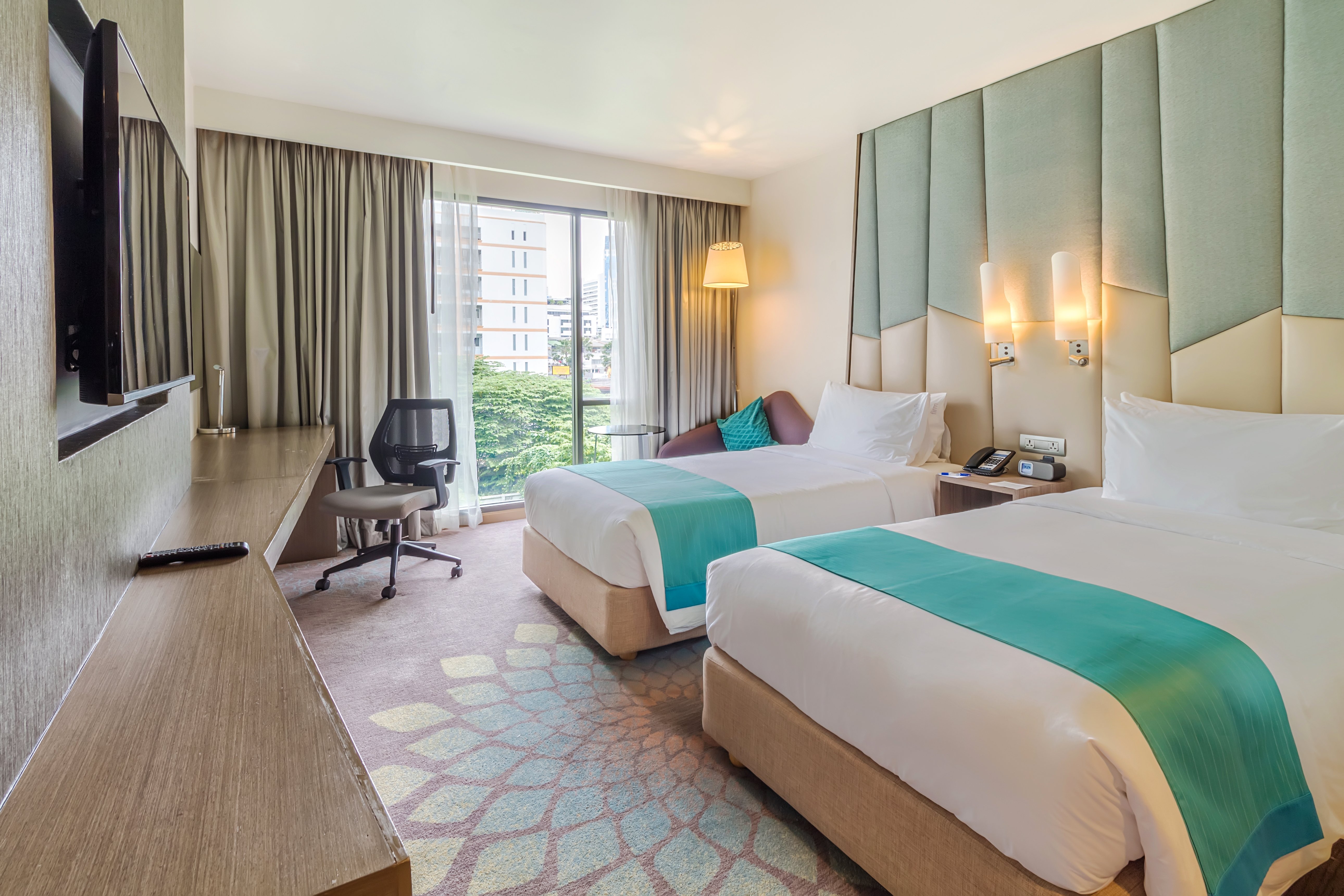 Holiday Inn Express Bangkok Sukhumvit 11 Bangkok Hotel Price Address Reviews