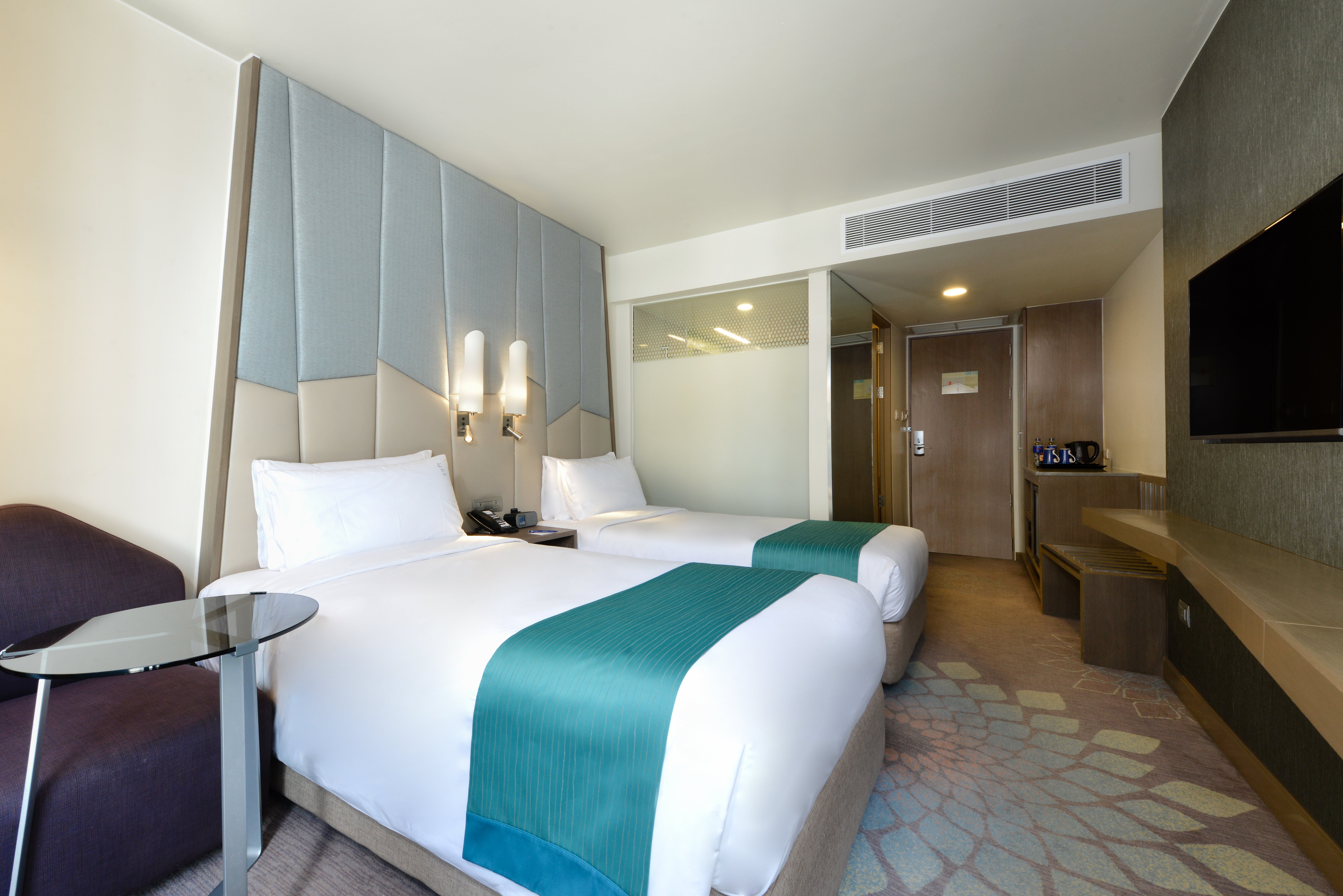 Holiday Inn Express Bangkok Sukhumvit 11 Sha Plus Bangkok Price Address Reviews