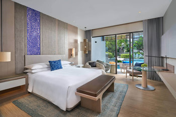 Renaissance Pattaya Resort & Spa Room Type - Family Suite Pool Access, 1 Bedroom Suite, King or 1 Twin/Single Bed(s) bunk, Poolside view Renaissance Pattaya Resort & Spa Room Type - Family Suite Pool Access, 1 Bedroom Suite, King or 1 Twin/Single Bed(s) bunk, Poolside view